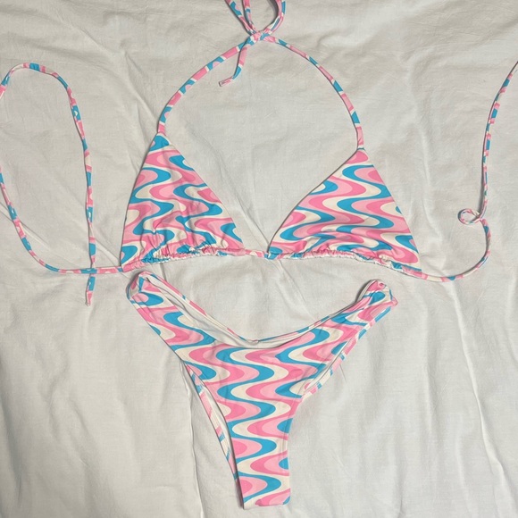 Frankie Bikinis x Wildflower Bikini - Picture 2 of 3